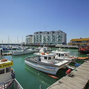 Apartment Marina - Parking - By Lets, Brighton